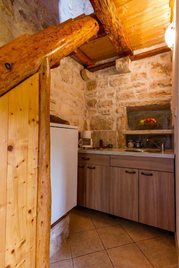 Old Small Stone House Zrnovo Exterior photo